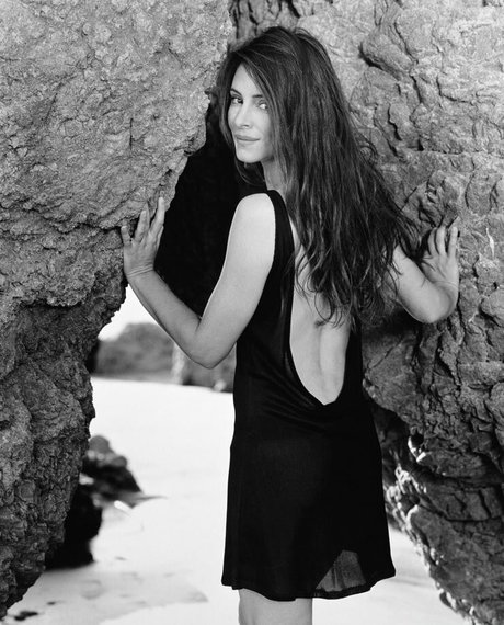 Madeleine Stowe sexy actress pic