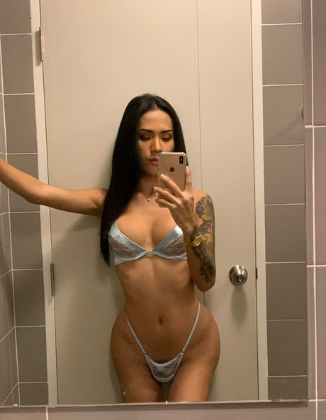 Miss Ryan Iris star nudes image