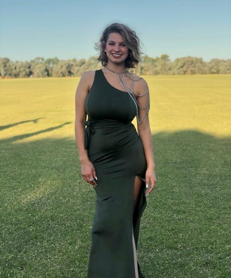 Abigail Maison hot model gallery