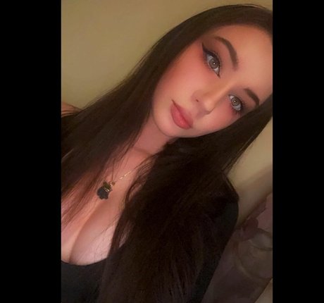 amirastar212 hot model photo