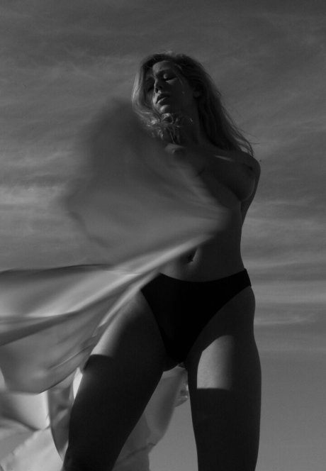 Amedea Marie naked model images