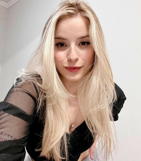 Rafaela Riggs sexy model archive