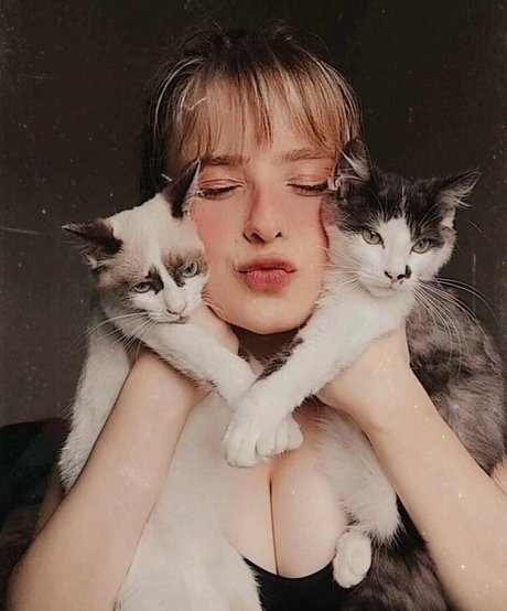 Rafaela Riggs star exclusive photo