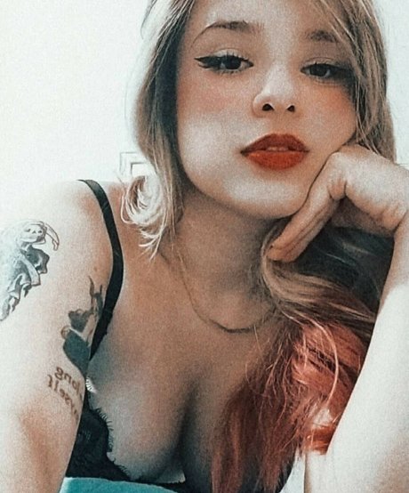 Rafaela Riggs naked model image