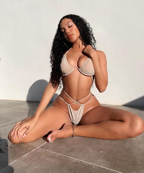 lesbian strapon onlyfans sexy xxx images