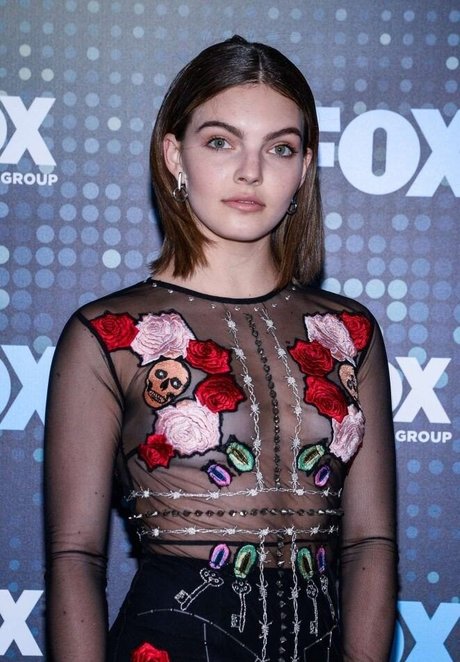 Camren Bicondova sex model img