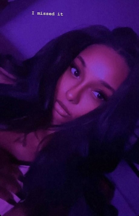 Rave Vanias porn actress img