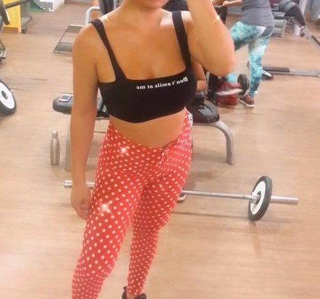 Cikarelly sexy actress picture