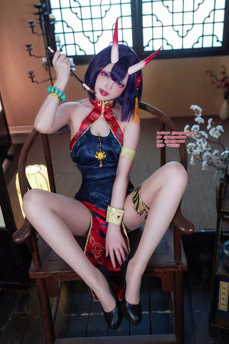 SenyaMiku sexy model pics