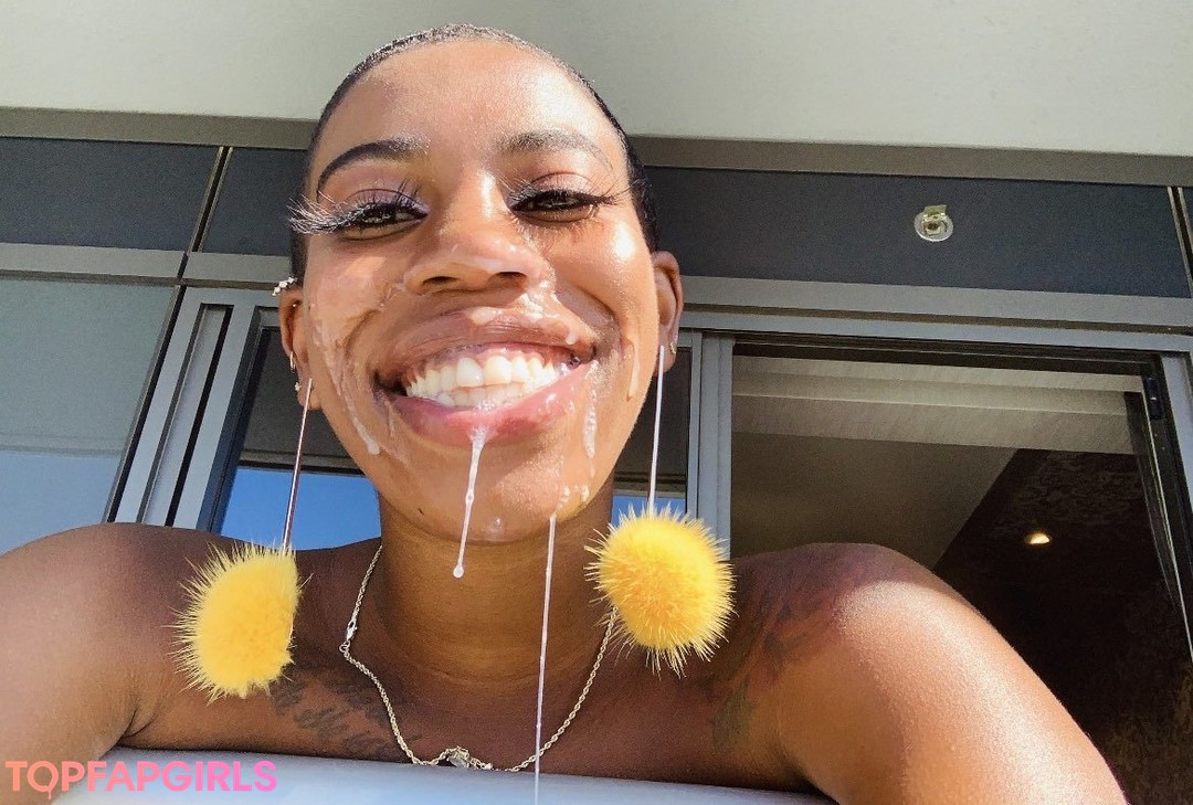 Darling Nicky sexy actress img