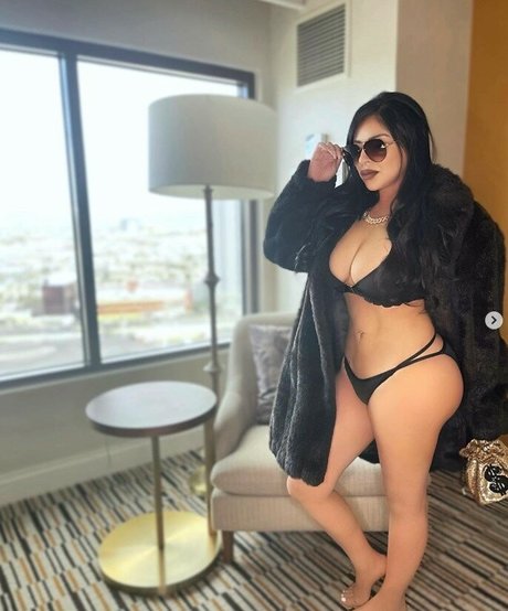 Champagne Chronicles sexy actress photo