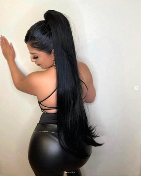 Champagne Chronicles pornstar pretty photo