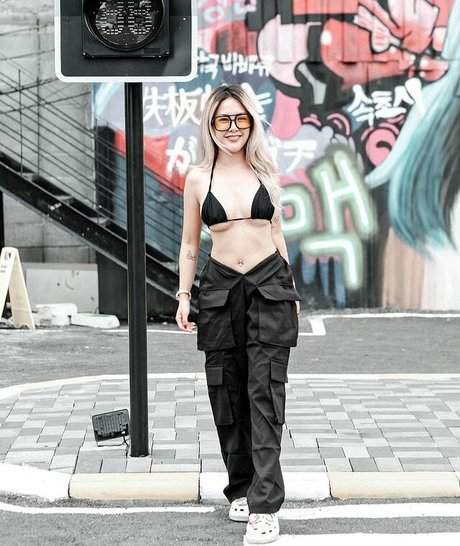 Kanyav Sai pornographic model photo