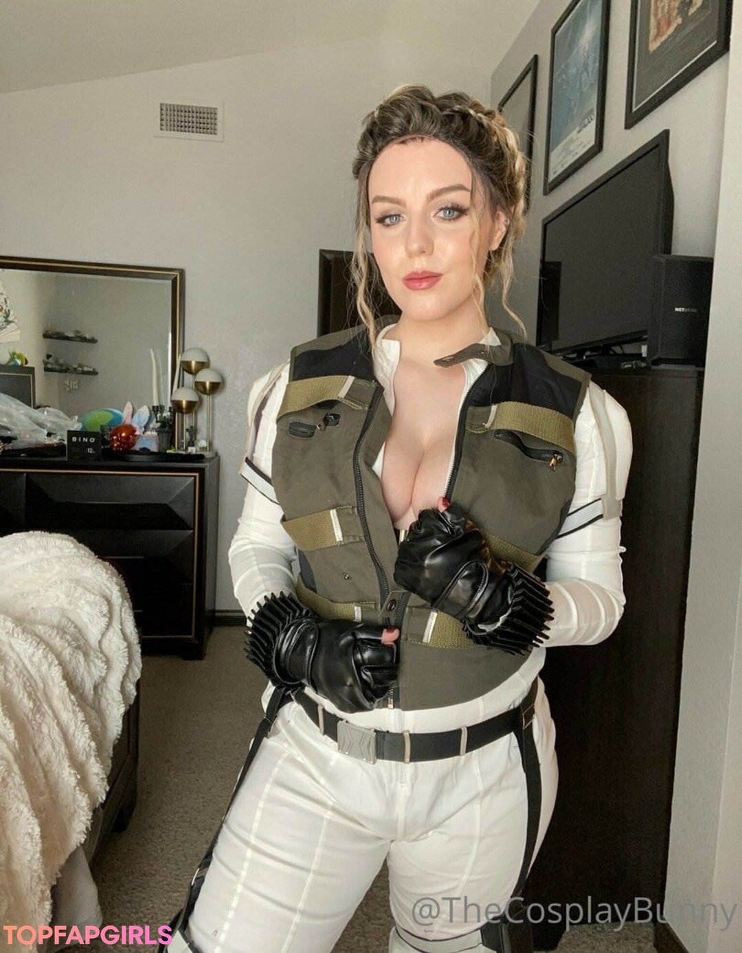 The Cosplay Bunny star art pics