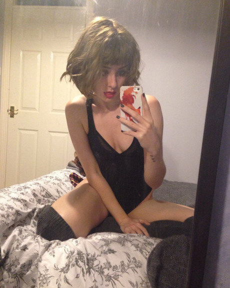 Leahloveschief naked model image