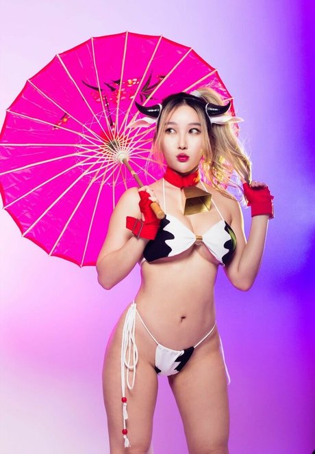 Rinnie Riot pornstar top img