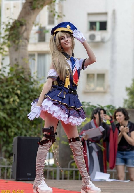 GoldBerry model hot photo