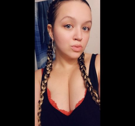 thickbellamel free actress pic