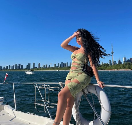 ohsoyoulily top model img