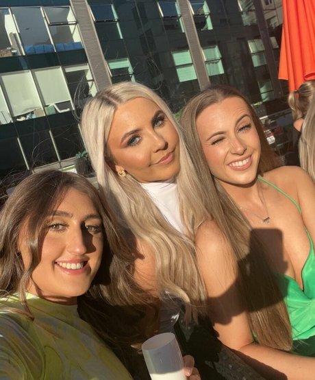 Beth Tucker star erotic pics