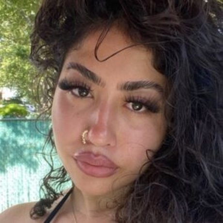 Julie Azi exclusive star images