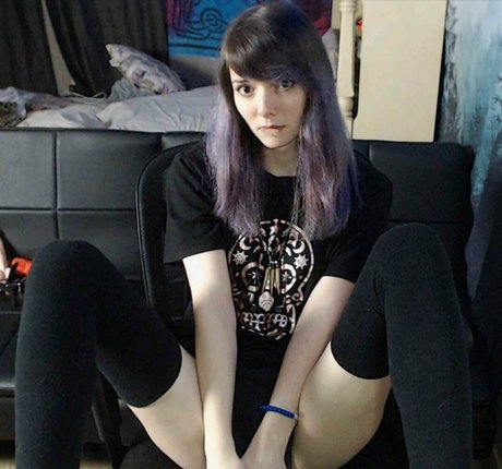 Erynmelts model best photo