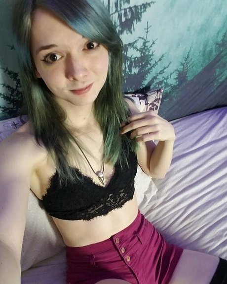 Erynmelts beautiful model image