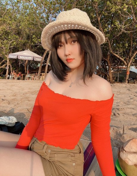 azulacan naked actress image