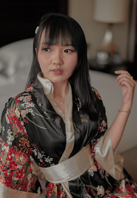 azulacan high quality actress photo