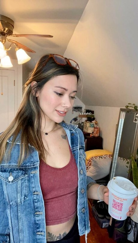 MoreLaceyisanerd model exclusive pic