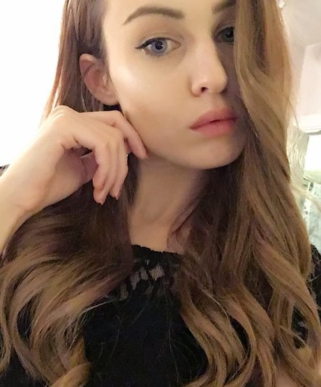 Naniheichou sexy actress galleries