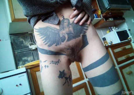 Jokers Harley Quinn model naked gallery