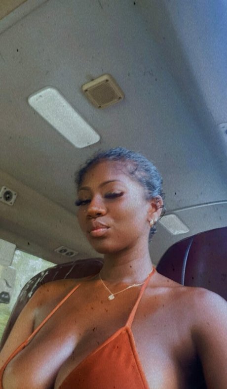 Misskellykel naked model pictures