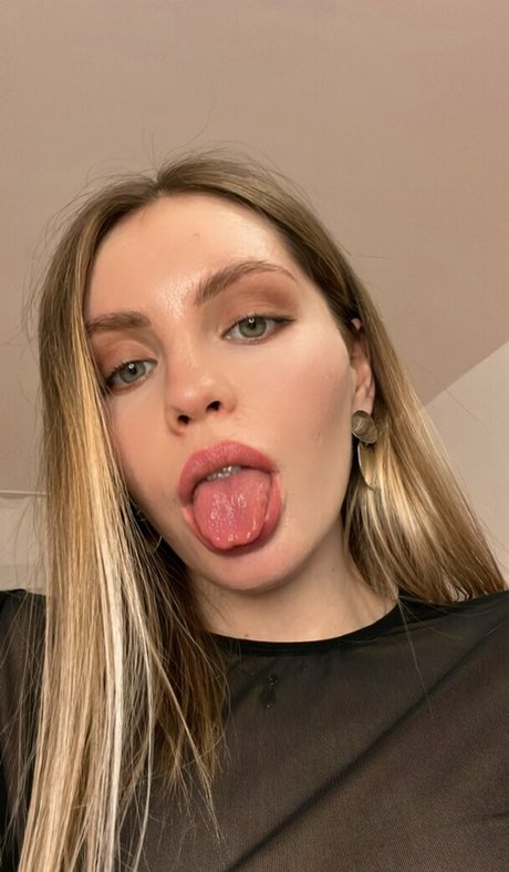 purelovecult pretty model image