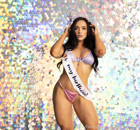 Alyssa Rose art model image