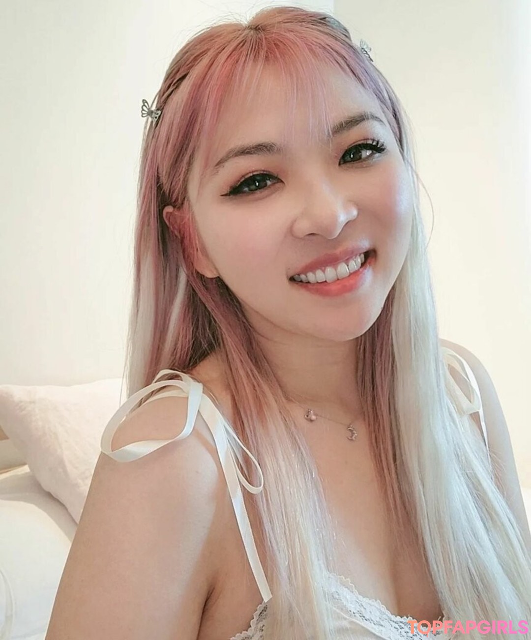 Yvonneflinetv sexy pornstar photo