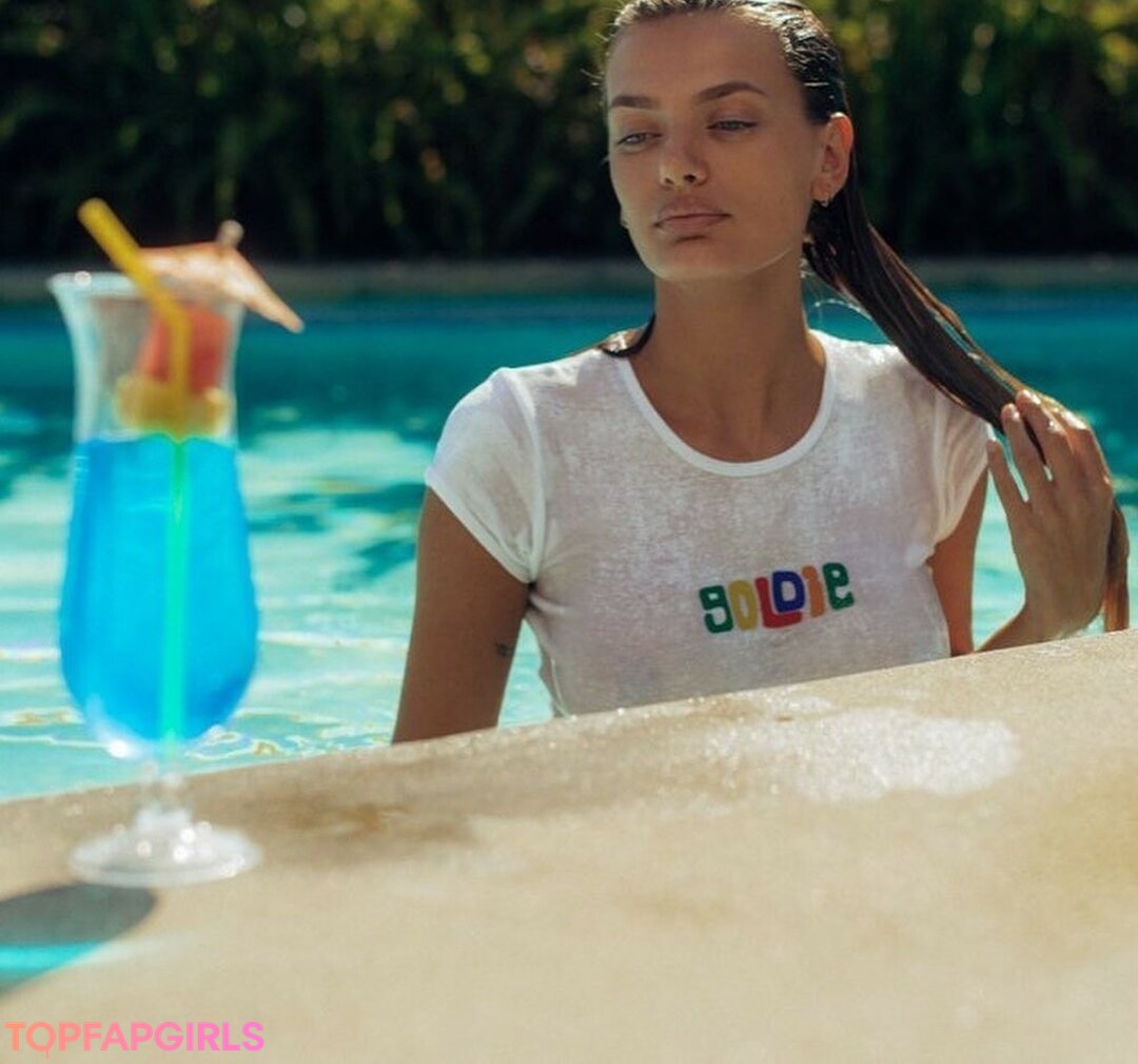 Bregje Heinen naked model picture