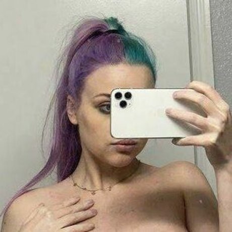 Daniinsfw model hot pic