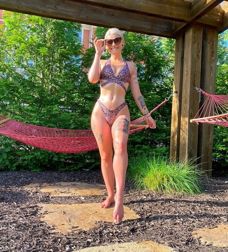 Lilveganslut_ top profile image