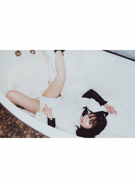 Aika Yumeno hot model pics