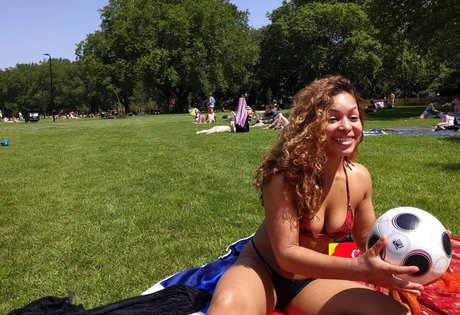 Moya Lothian McLean top profile image