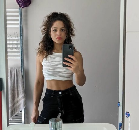 Moya Lothian McLean star pretty pics