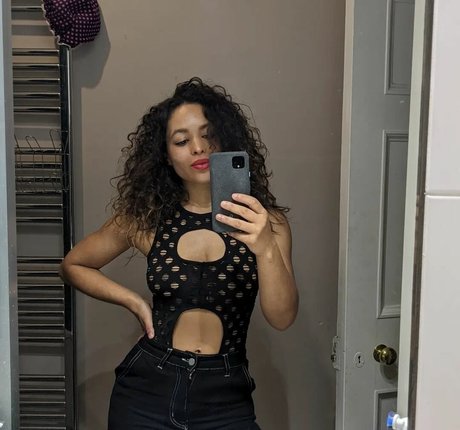 Moya Lothian McLean star nudes photos