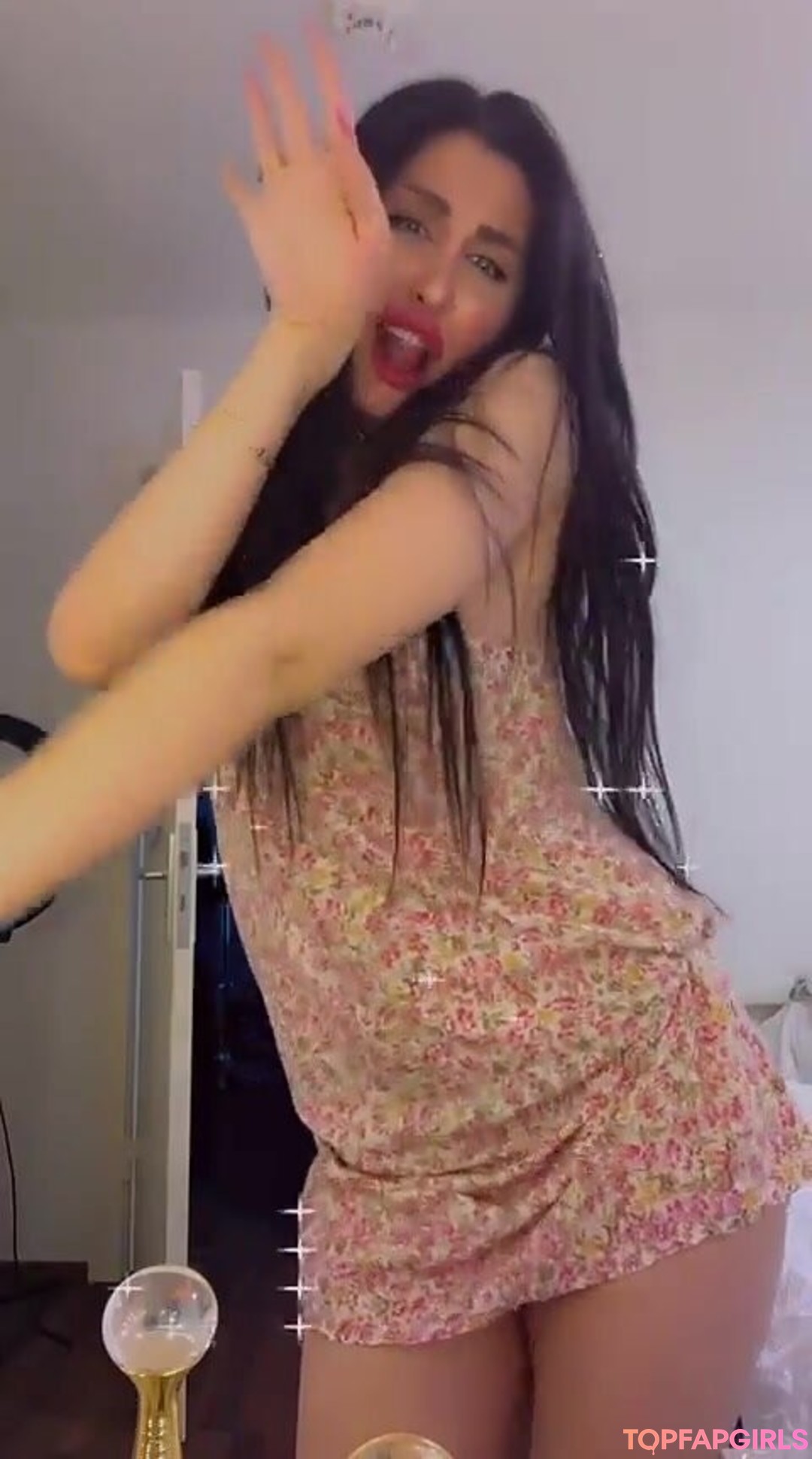 Mira Nouri best model pic