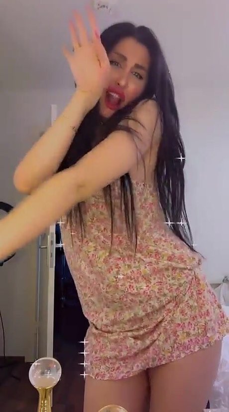 Mira Nouri model sexy pics