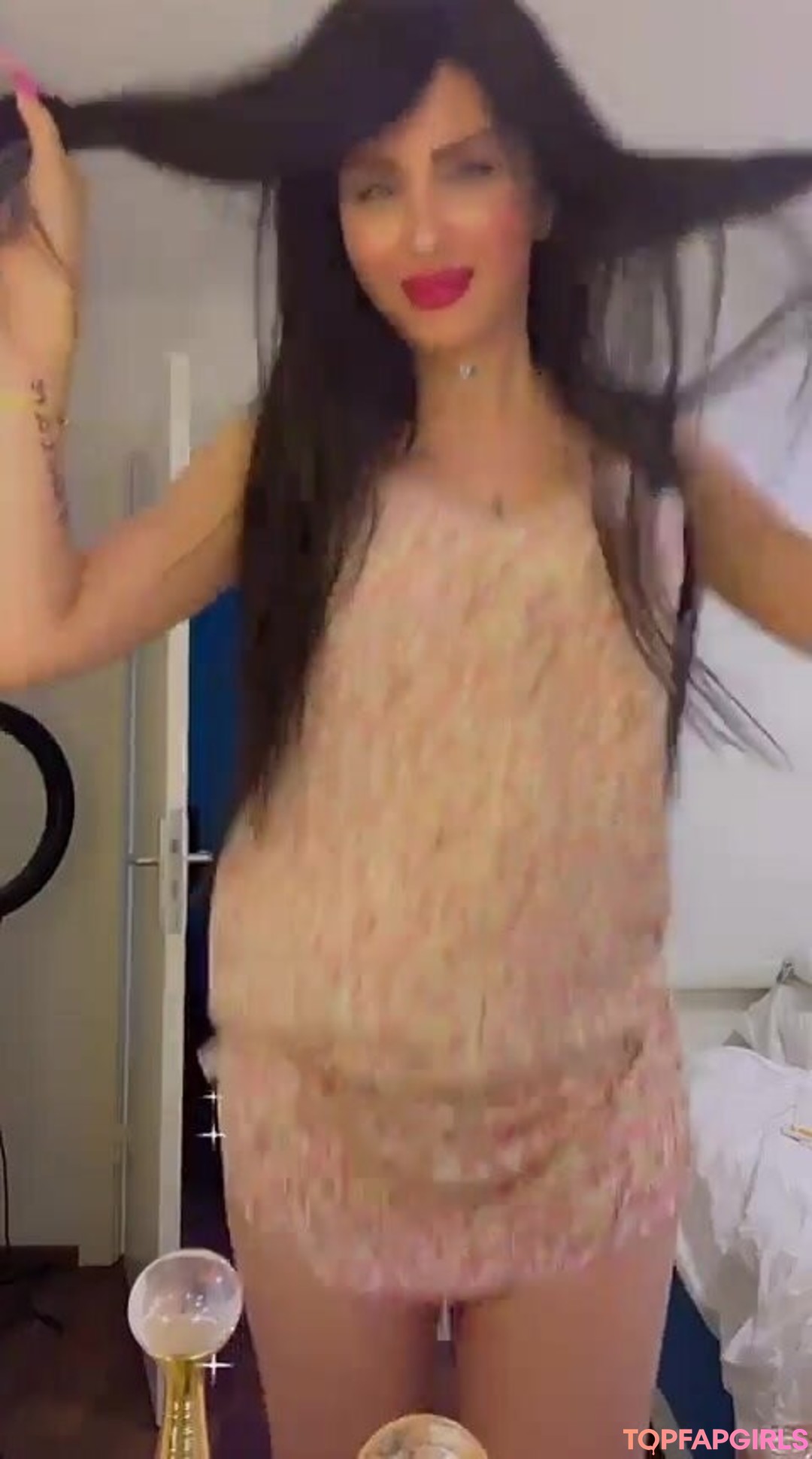 Mira Nouri naked star picture