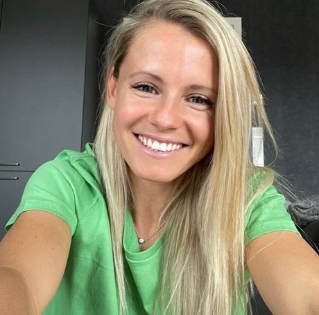 teen cumshot onlyfans exclusive images