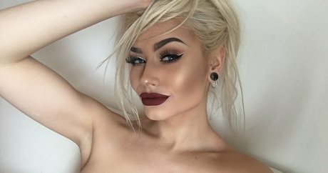 Romanie Smith erotic model pictures