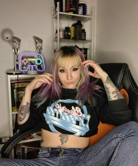 Redfoxy12 naked actress pics