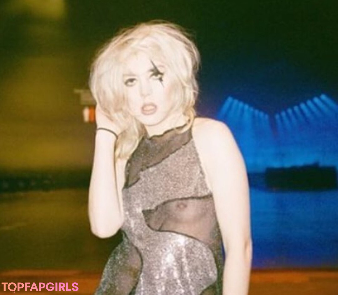 Izzy Phillips pornstar exclusive images